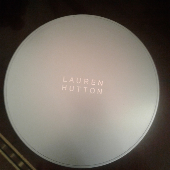 Lauren Hutton Makeup Disc Last One! - Picture 3 of 4